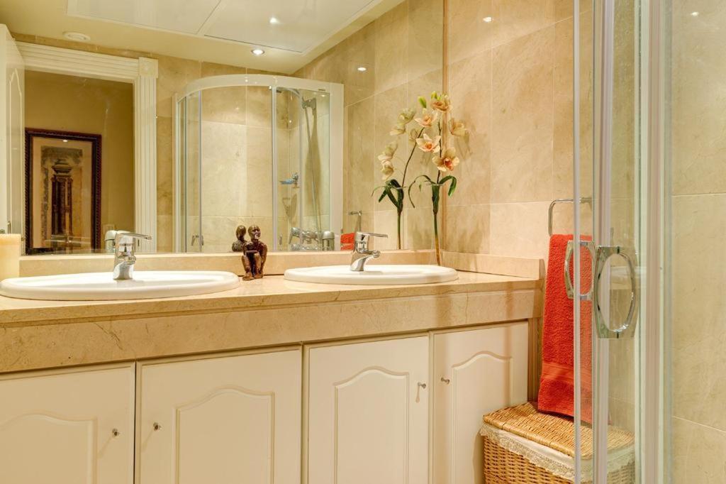 Frontline Beach Apartment - Sinfonia Del Mar Estepona Ngoại thất bức ảnh